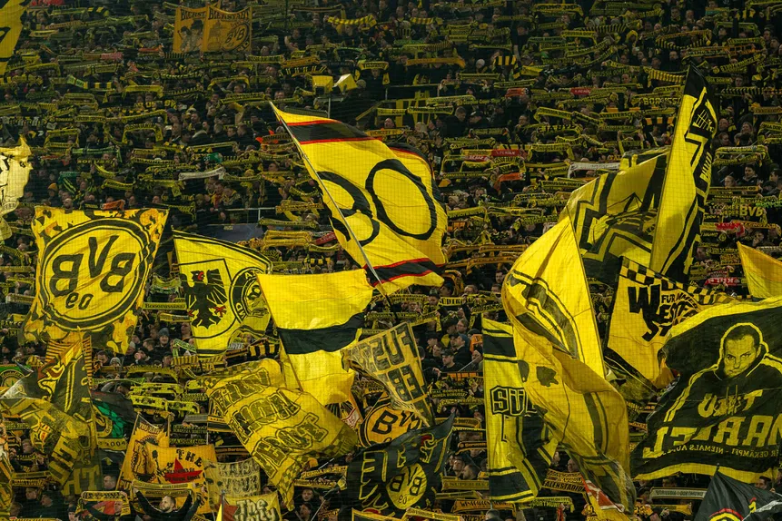 Dortmund esmaga extrema-direita num GOLO jurídico!