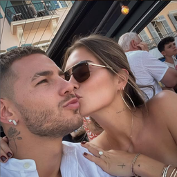 Lucas Hernández usa estádio do PSG para revelar género do bebé (vídeo)