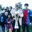 Ricardo Vicintin com um dos troféus conquistados na sua era enquanto accionista da SAD do Alverca