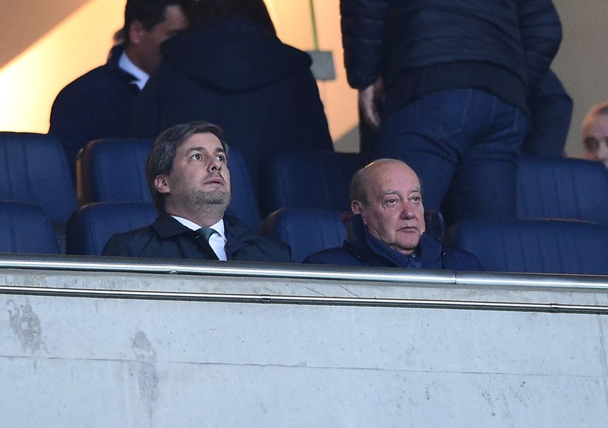 Bruno de Carvalho e Pinto da Costa durante o jogo FC Porto - Sporting, a contar para a 25 Jornada da Liga 2017/18. Estadio do Dragao no Porto. Sexta feira 2 Marco de 2018. (A BOLA/HELENA VALENTE)