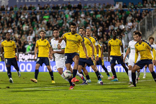 Estoril: Lacximicant estreia-se a marcar e cimenta o lugar