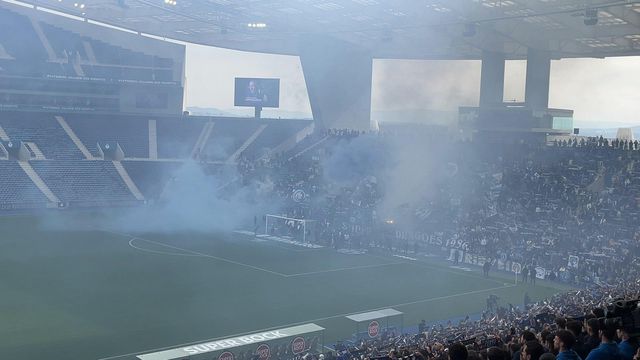 Dragão canta hino do FC Porto no adeus a Pinto da Costa