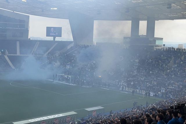 Dragão canta hino do FC Porto no adeus a Pinto da Costa