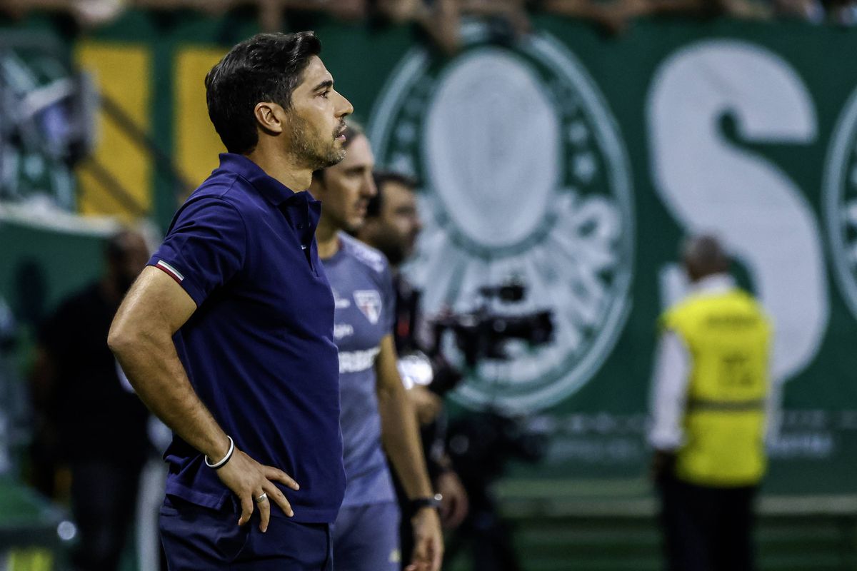 Abel Ferreira: «Aqui todos percebem de futebol, o treinador é que é um burro»