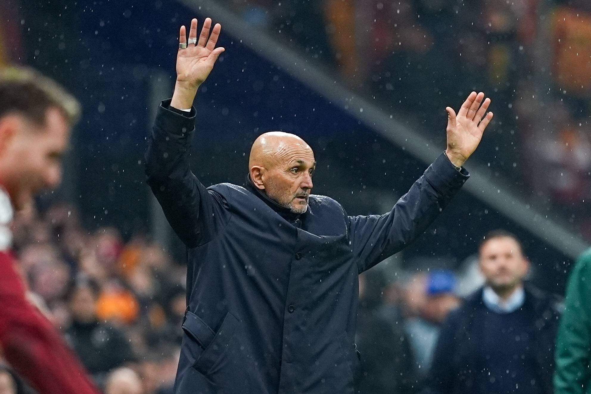 Luciano Spalletti frustrado com a derrota da Juventus em Istambul