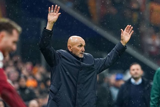 Luciano Spalletti frustrado com a derrota da Juventus em Istambul