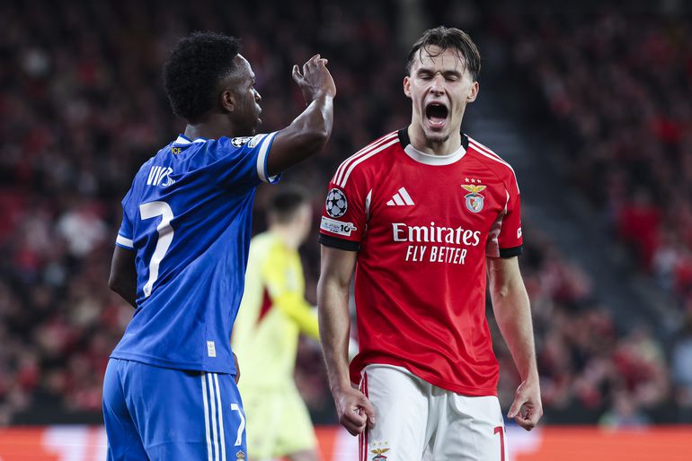 Dedic tem sido o dono da lateral-direita -—Foto: José Sena Goulão/LUSA