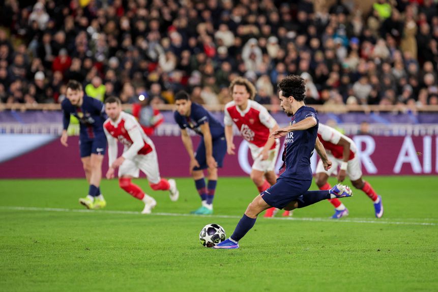 Vitinha desperdiçou um penálti após os dois golos do Mónaco ao PSG