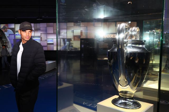 Thiago Silva a beber um pouco da história do clube - Foto: FC Porto