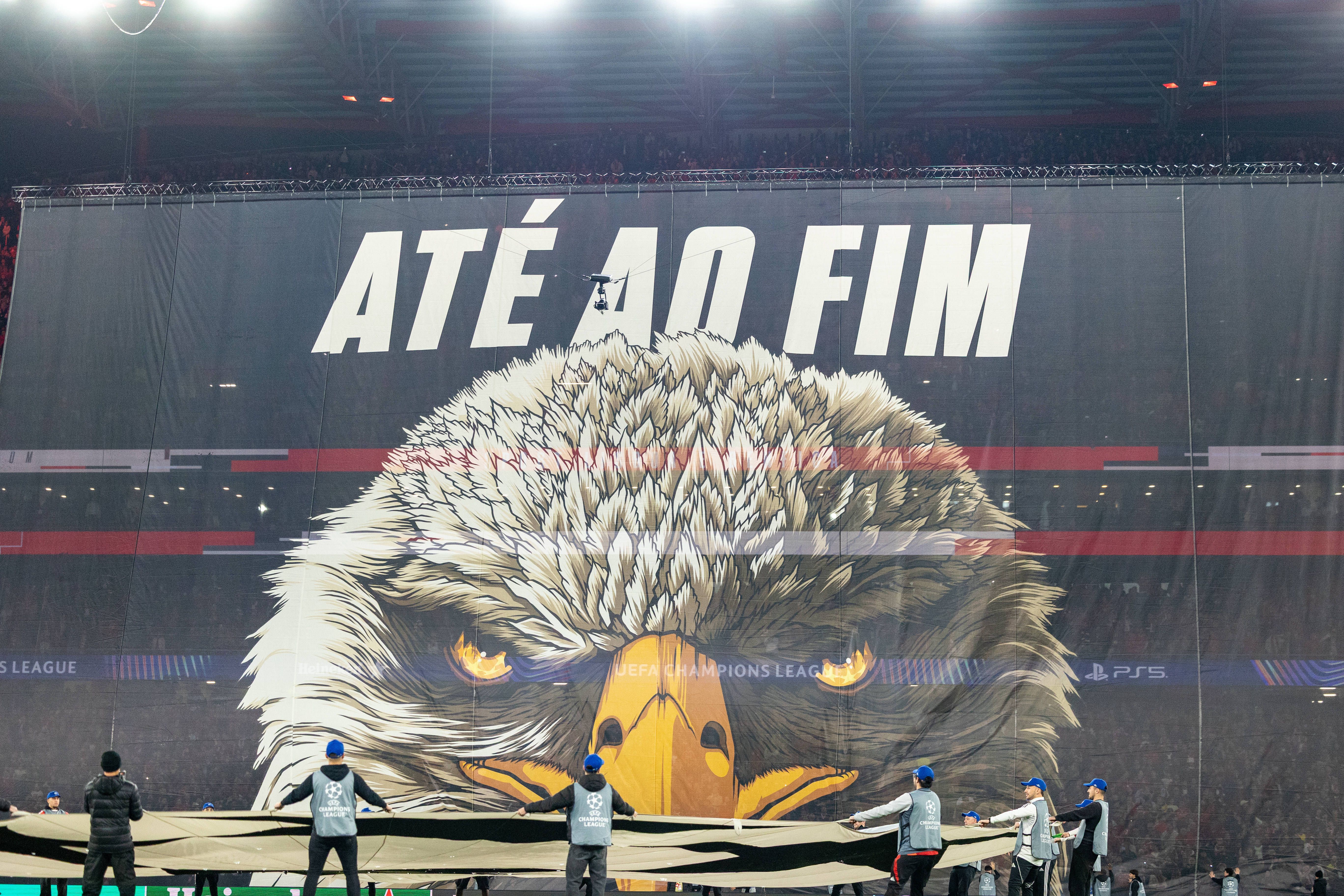 As bancadas da Luz tinham uma mensagem para a equipa... - Foto: Maciej Rogowski/IMAGO