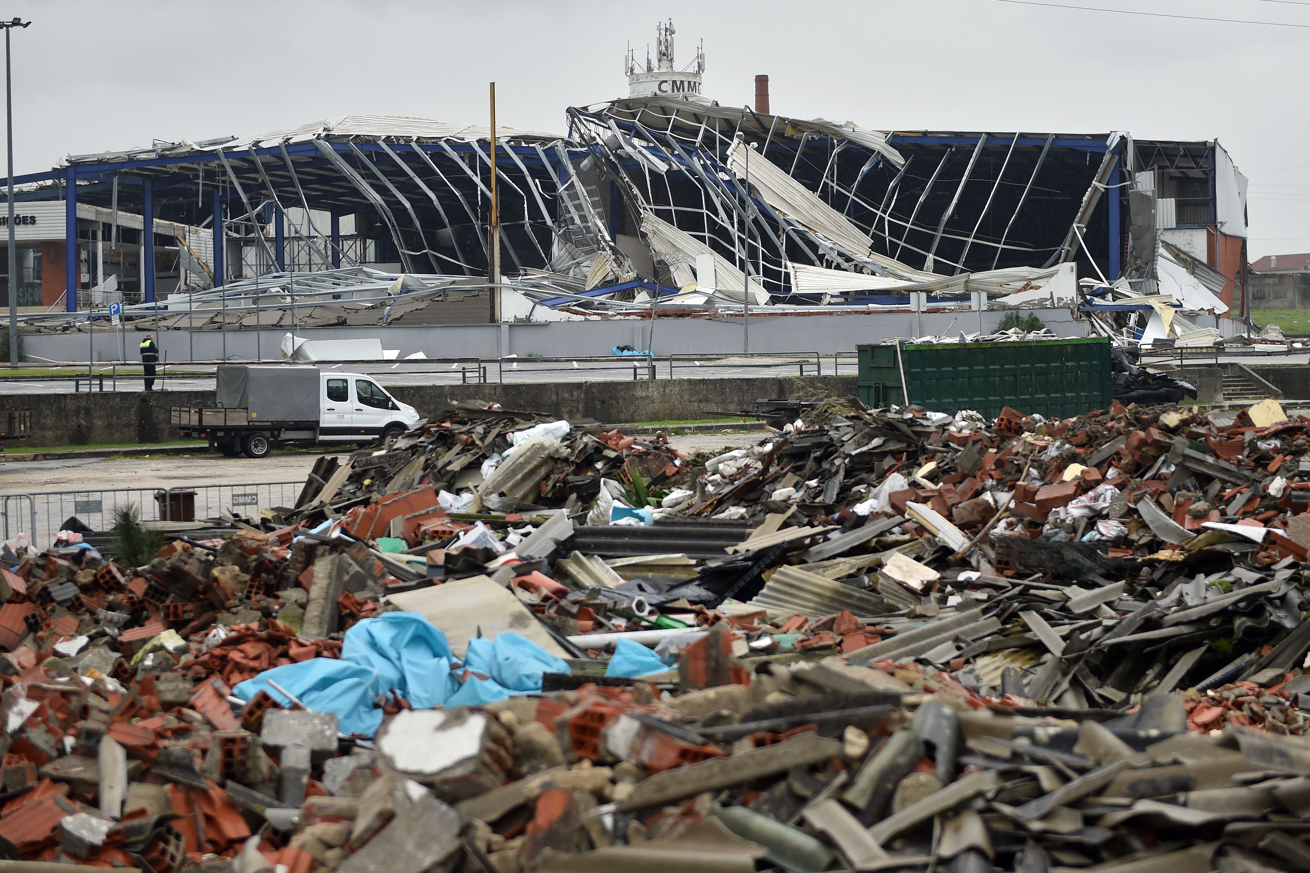 Destruição bem visível na Marinha Grande - Foto: MIGUEL NUNES