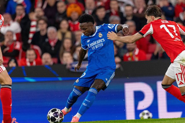 Momento do remate de Vinícius para o único golo do jogo — Foto: IMAGO