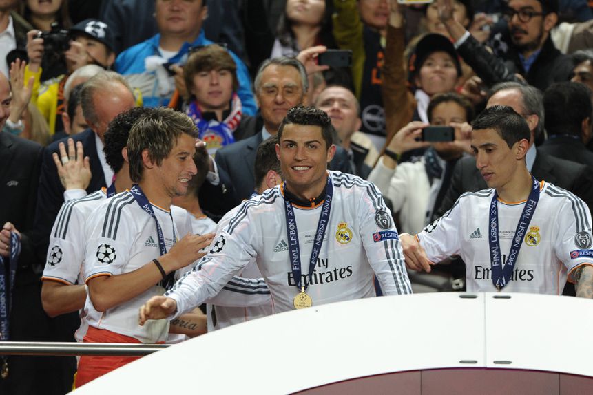 Cristiano Ronaldo a celebrar a conquista da Champions na Luz pelo Real Madrid