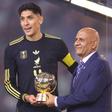 Edson Álvarez foi premiado com o troféu de melhor jogador da CONCACAF 2025