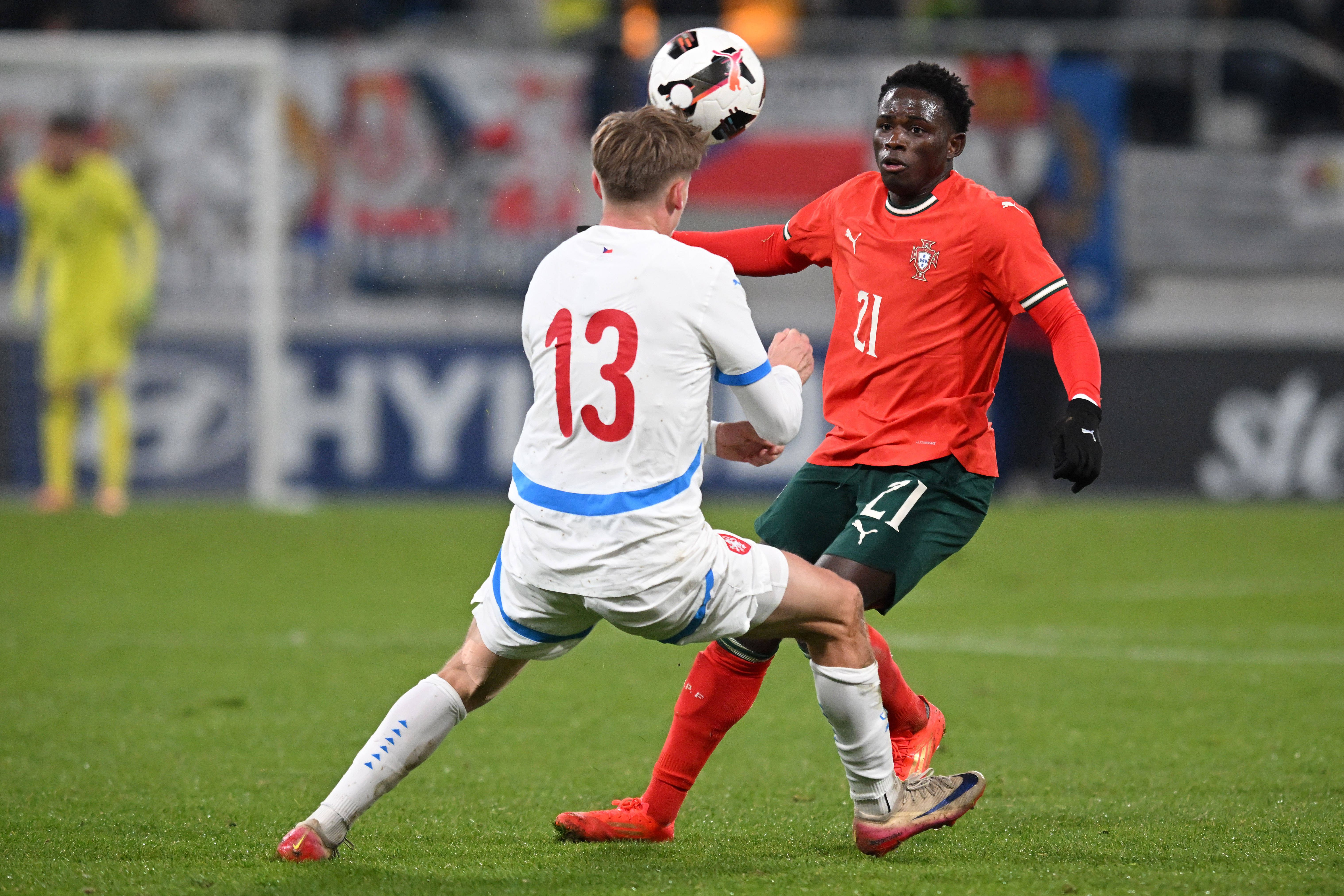 Roger Fernandes, internacional sub-21 por Portugal