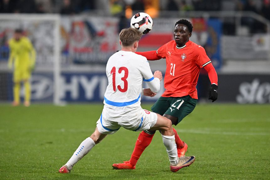 Roger Fernandes, internacional sub-21 por Portugal