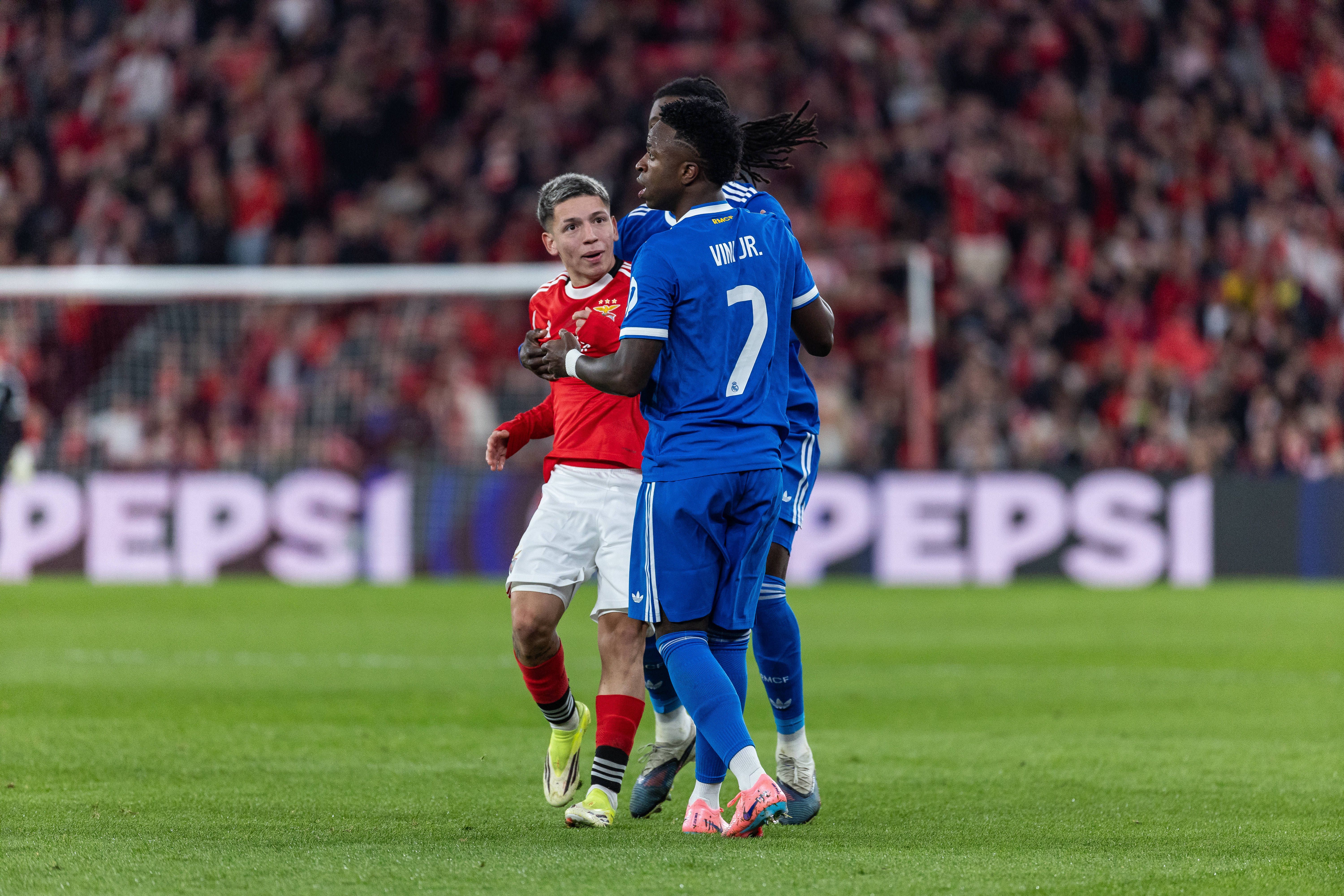 Vinícius Jr. e Prestianni (IMAGO)