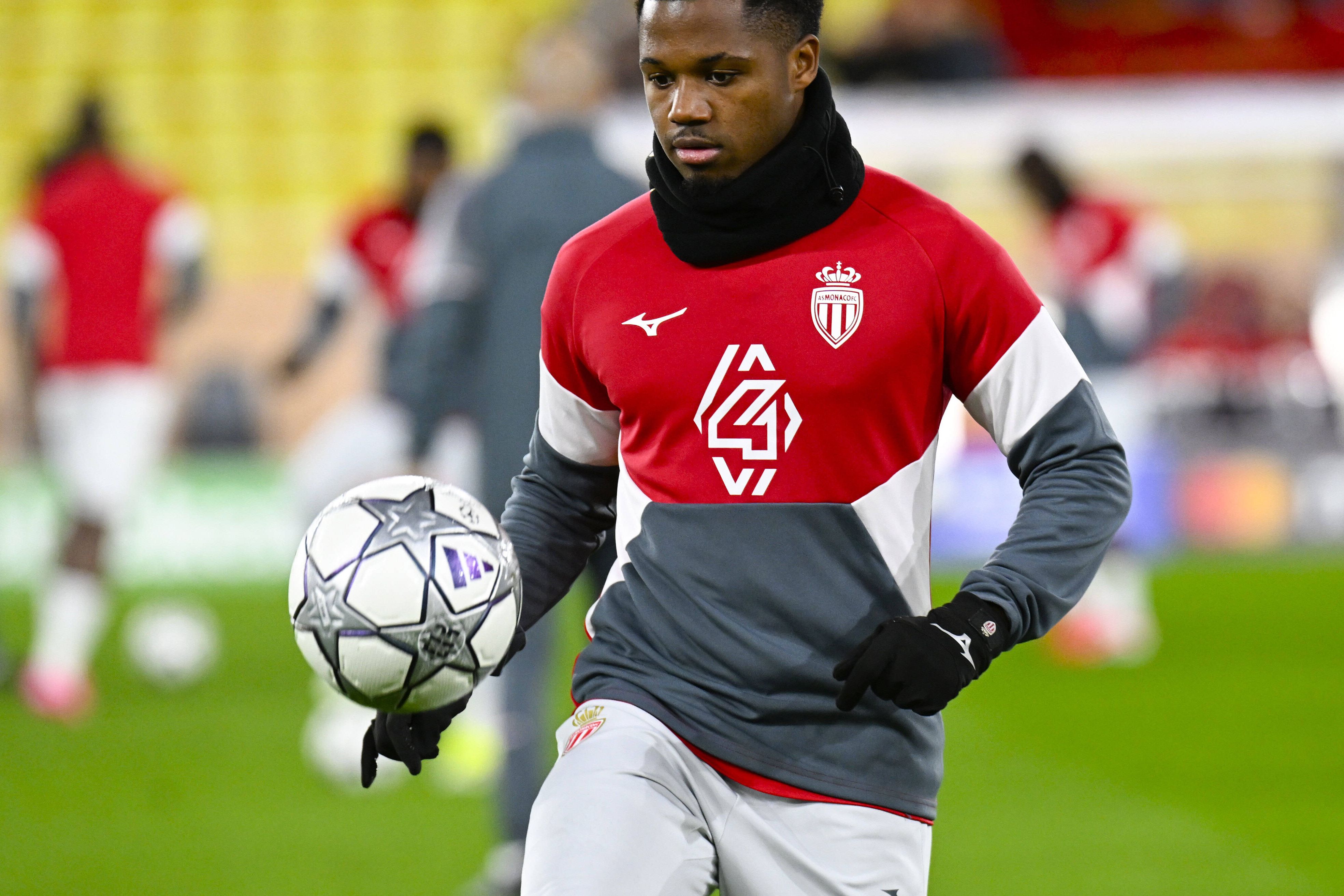 Ansu Fati no aquecimento ao serviço do Mónaco