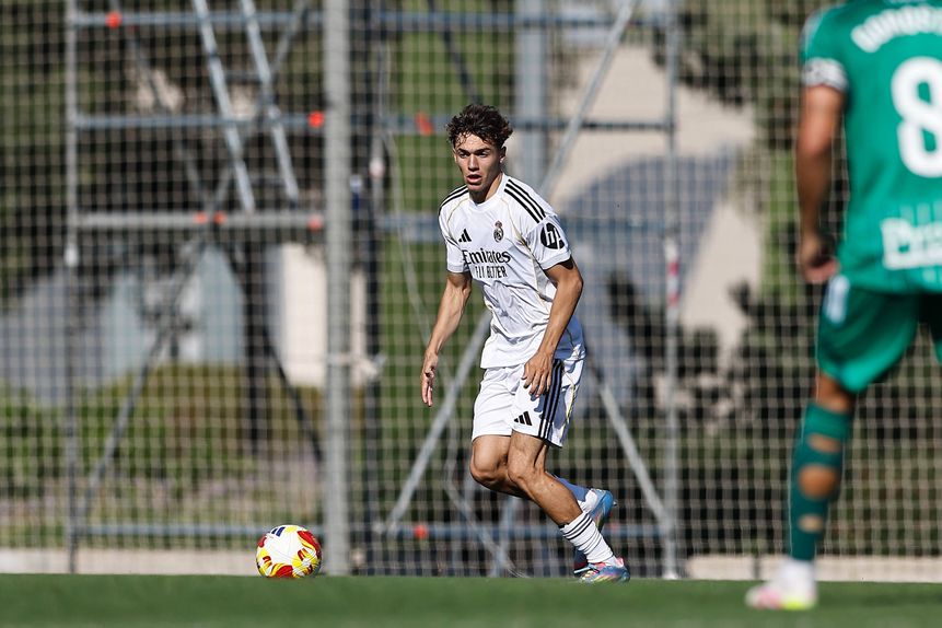 Thiago Pitarch foi chamado por Arbeloa para o duelo na Luz