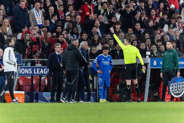 O momento em que José Mourinho foi expulso do banco - Foto: IMAGO