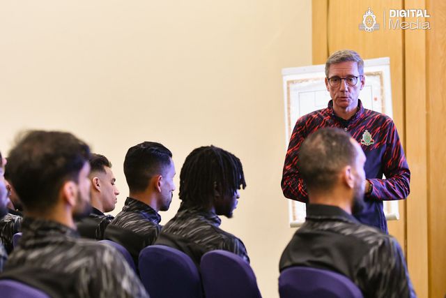 Alexandre Santos, tricampeão no Petro de Luanda, comanda agora o FAR Rabat, de Marrocos