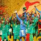Sadio Mané a levantar o troféu de vencedor da CAN 2025 pelo Senegal em Marrocos