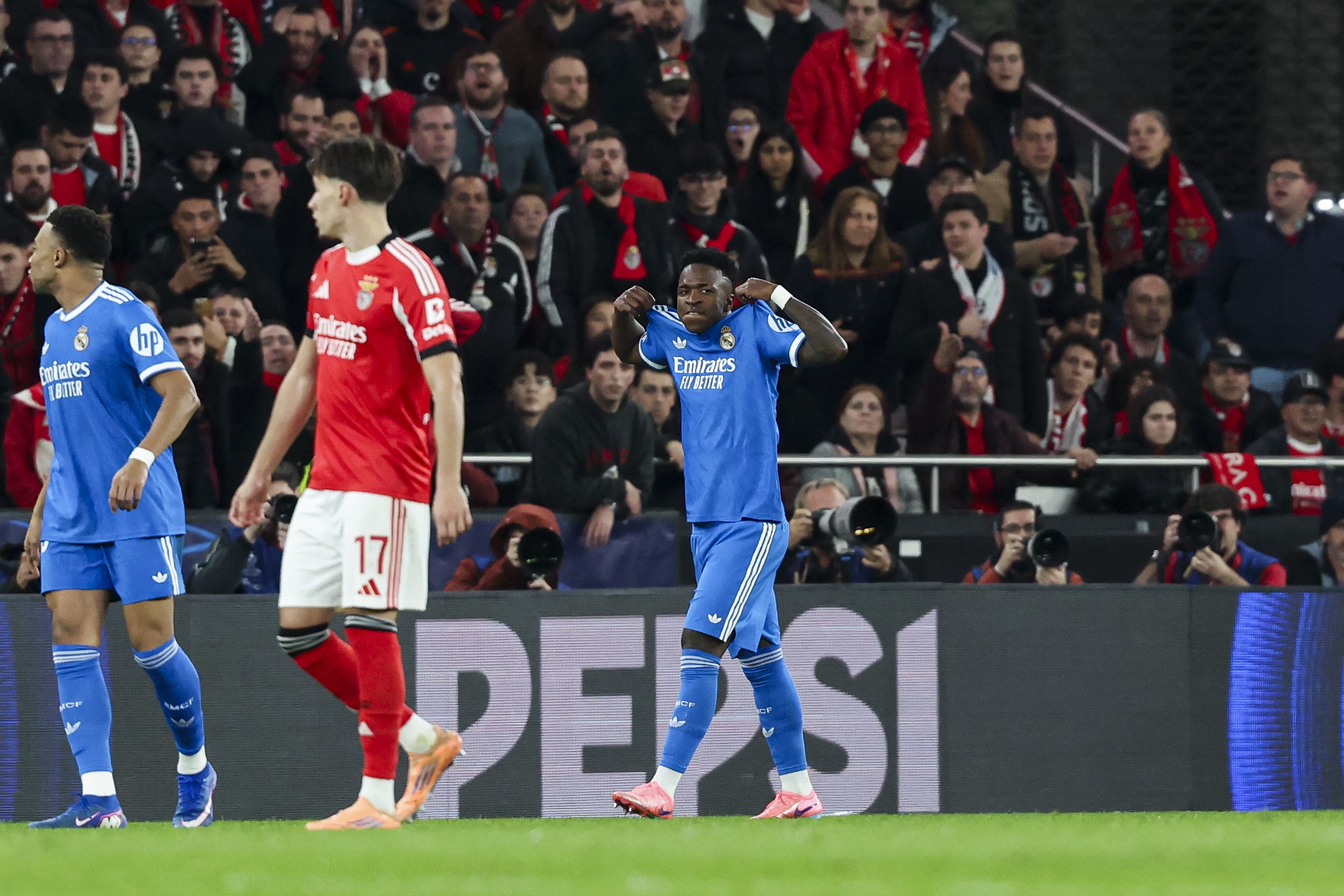 O gesto de Vini Jr. que incendiou as bancadas do Estádio da Luz - Foto: José Sena Goulão/LUSA
