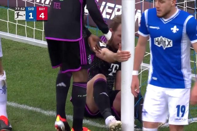 Harry Kane choca com o poste e sai lesionado