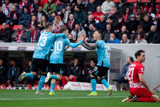 Grimaldo faz mais uma assistência e Leverkusen soma oitavo triunfo consecutivo