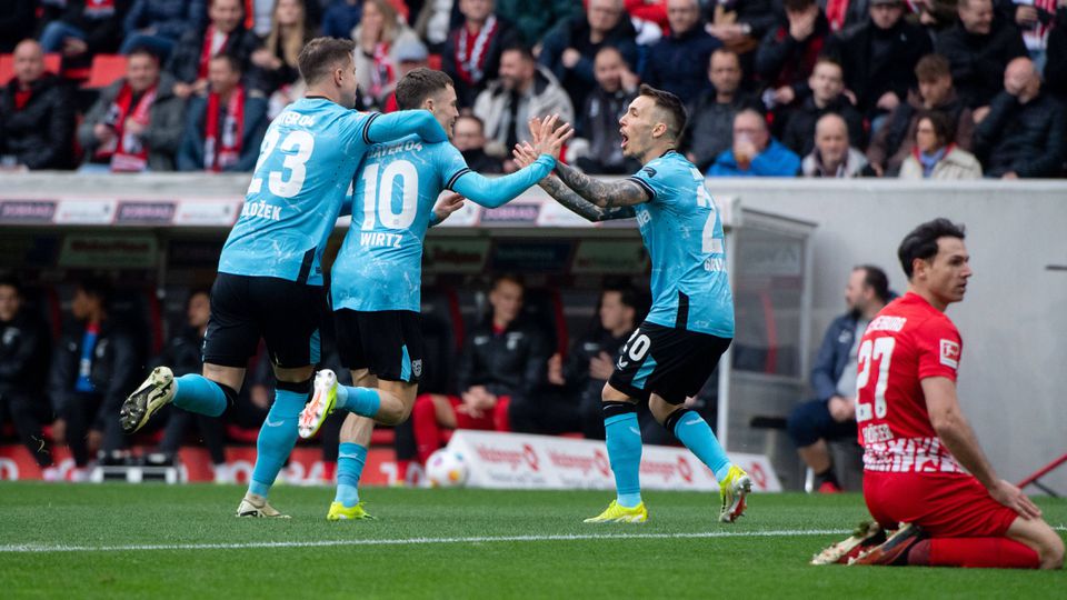 Grimaldo faz mais uma assistência e Leverkusen soma oitavo triunfo consecutivo