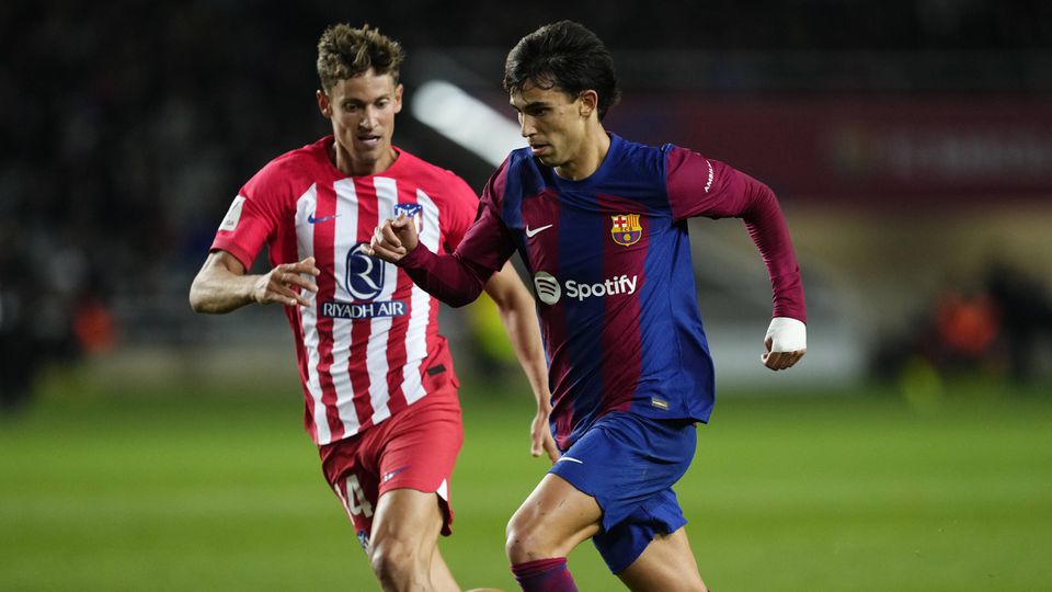 VÍDEO: adeptos vandalizam placa de João Félix antes do Atl. Madrid-Barcelona