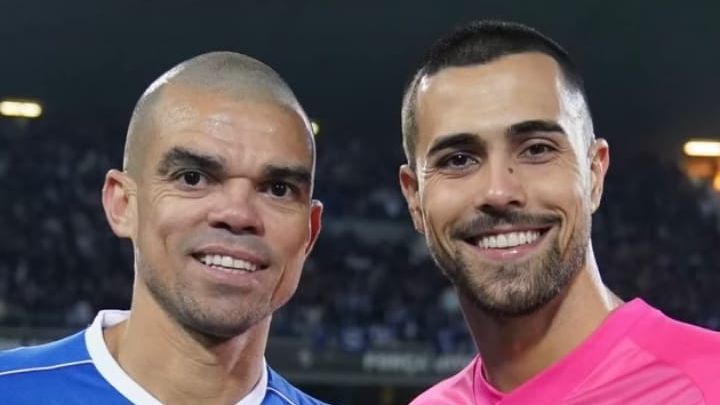 Pepe brinca com Diogo Costa: «Com ou sem emoção?»