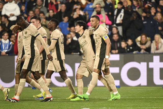 Hat-trick de Mbappé e golos de Vitinha e Nuno Mendes na goleada do PSG