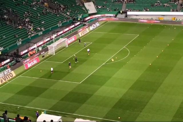 Guarda-redes do Boavista já aquecem