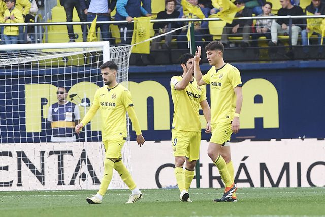 Villarreal de Guedes vence Valência e reduz distâncias