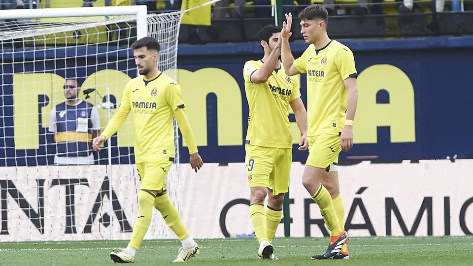 Villarreal de Guedes vence Valência e reduz distâncias