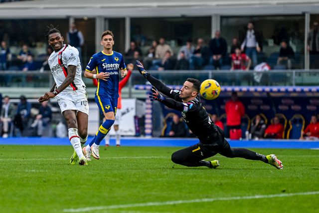 Pioli critica Rafael Leão pelo golo falhado: «Se passasse para Okafor…»
