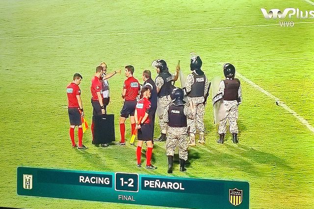 Árbitros suspendem atividade no Uruguai após apedrejamento