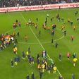 VÍDEO: Caos na Turquia com batalha campal no Trabzonspor-Fenerbahçe