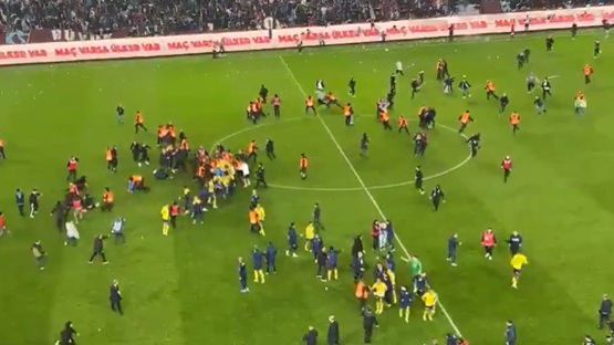 VÍDEO: Caos na Turquia com batalha campal no Trabzonspor-Fenerbahçe