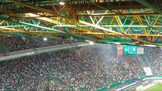 Pirotecnia nas bancadas de Alvalade