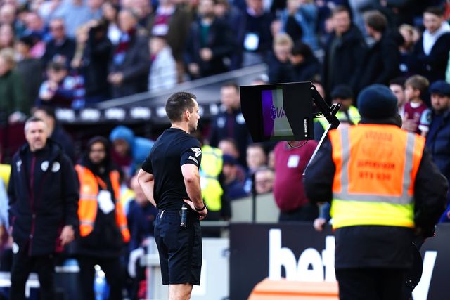 Doze minutos de compensação, muito VAR e empate no West Ham-Aston Villa