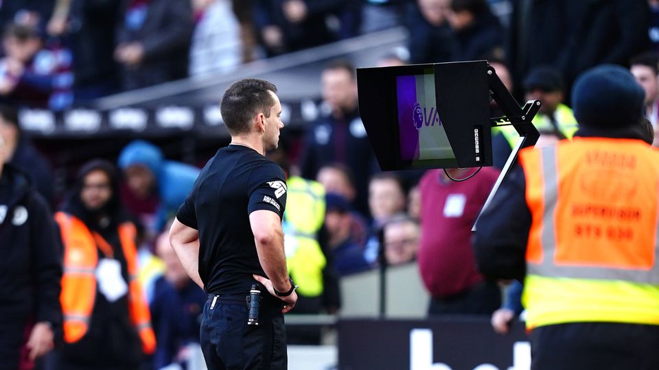 Doze minutos de compensação, muito VAR e empate no West Ham-Aston Villa