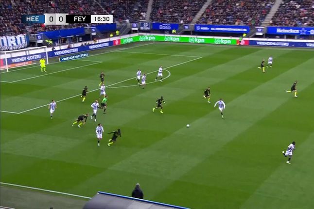 Feyenoord esteve duas vezes a perder mas ganhou com golo aos 88'