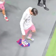 Momento caricato: Lionel Messi pisa a camisola do Barcelona (vídeo)