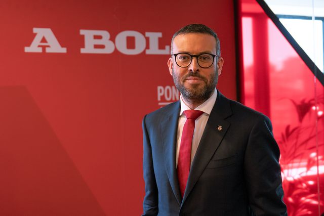 Crítica a Rui Costa: «Dirigentes eleitos do Benfica não estiveram presentes»