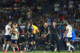 Cotovelada, pontapé... e primeira expulsão de Sergio Ramos no México (vídeo)