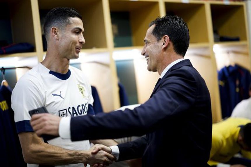 ´Pedro Proença no balneário da Cidade do Futebol com Cristiano Ronaldo (Foto FPF)