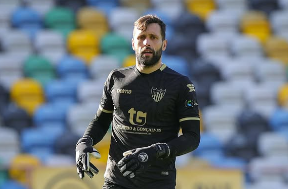 Danny Carvalho com a camisola do Cinfães