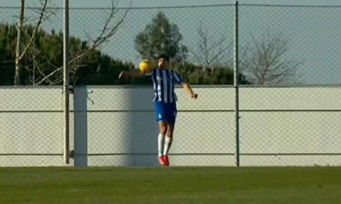 Polémica no FC Porto B-Leixões: «Tem o braço numa posição natural» (vídeo)